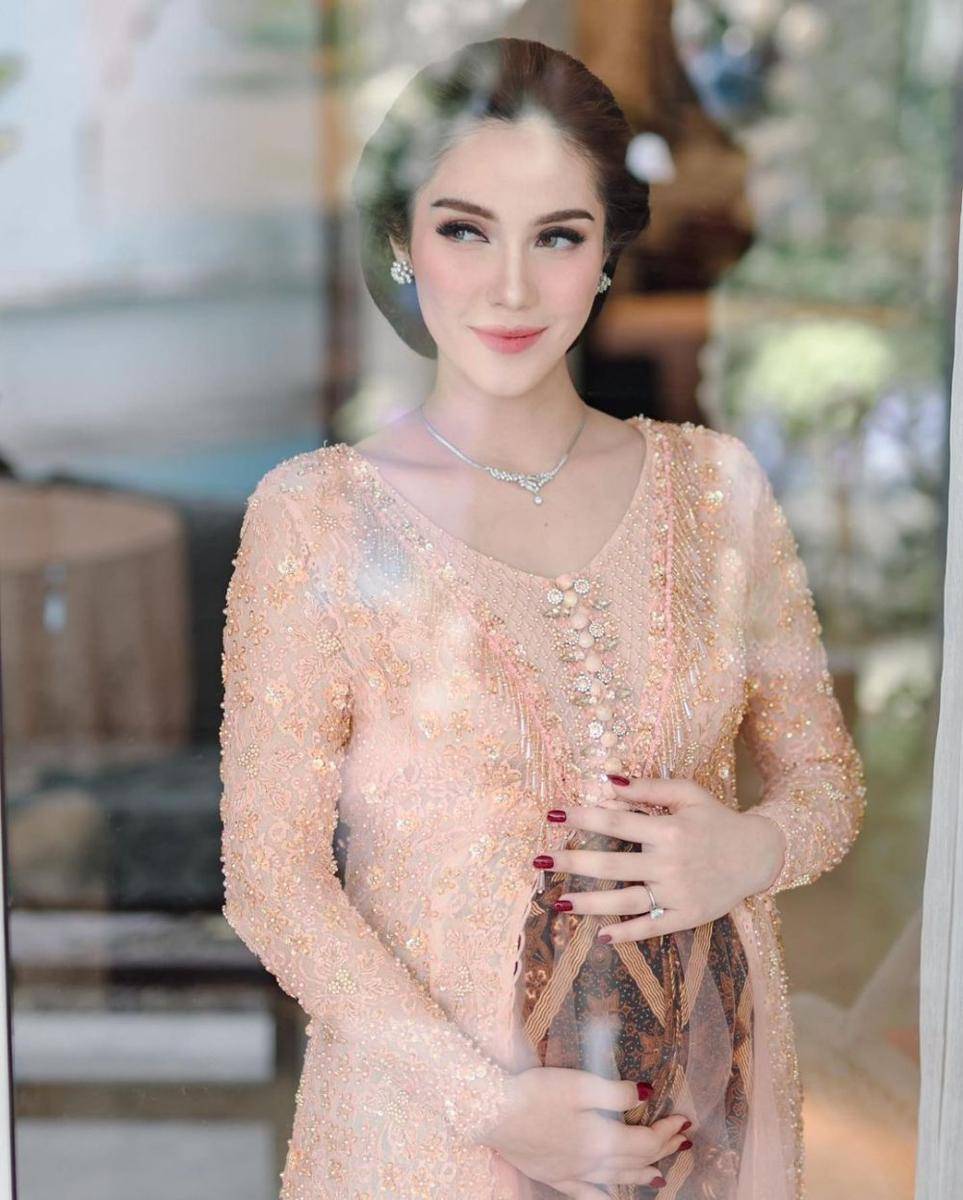 potret Syahra di mitoni 7 bulanan (instagram.com/syahralarez_new)