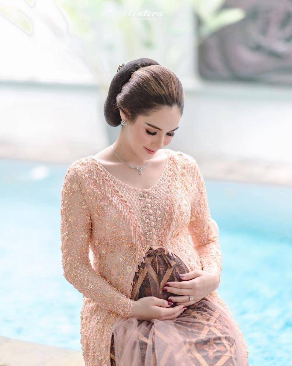 potret Syahra di mitoni 7 bulanan (instagram.com/syahralarez_new)