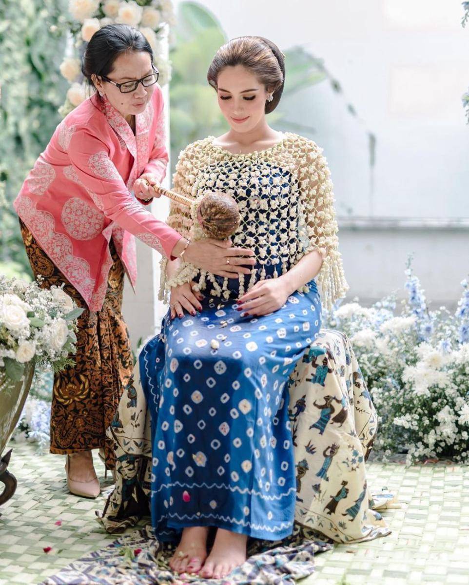 potret acara mitoni Syahra dan Denny (instagram.com/syahralarez_new)