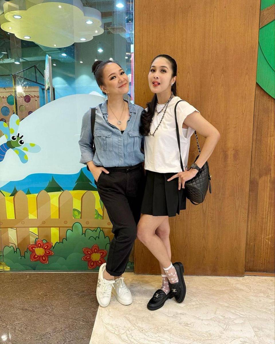 potret keluarga Sandra Dewi dan Yuanita Christiani (instagram.com/sandradewi88)
