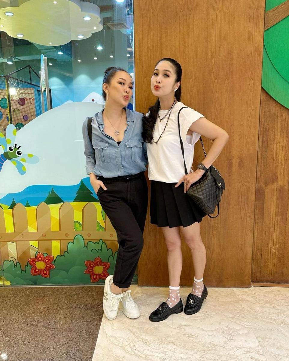 potret keluarga Sandra Dewi dan Yuanita Christiani (instagram.com/sandradewi88)