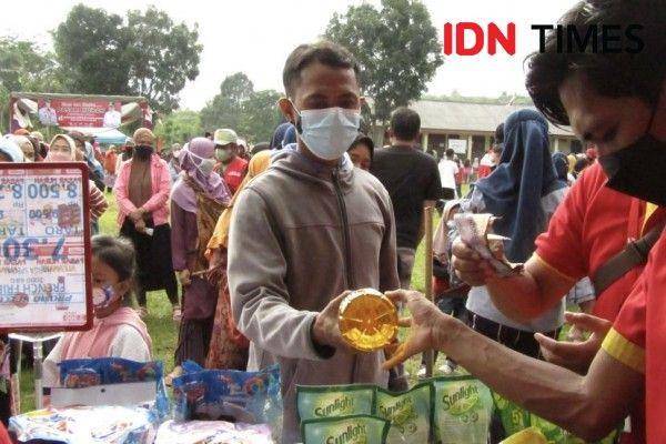 Pasar murah di Bandar Lampung. (IDN Times/Rohmah Mustaurida)