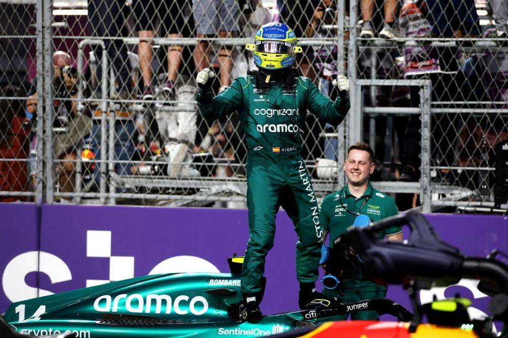 Fernando Alonso berselebrasi usai finis ketiga di GP Arab Saudi 2023. (twitter.com/f1)