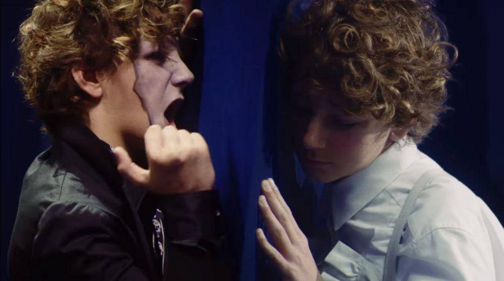 cuplikan MV lagu Brain Washing (youtube.com/RADWIMPS_official)