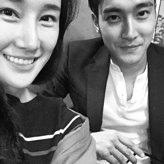 potret Siwon SUPER JUNIOR dan adik perempuannya (twitter.com/siwonchoi)