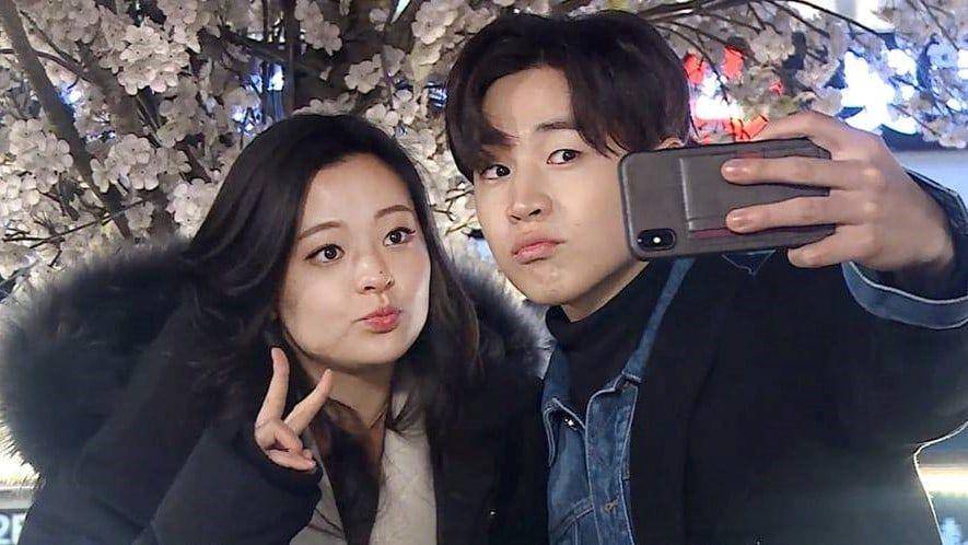 potret Henry Lau dan adik perempuannya (soompi.com)