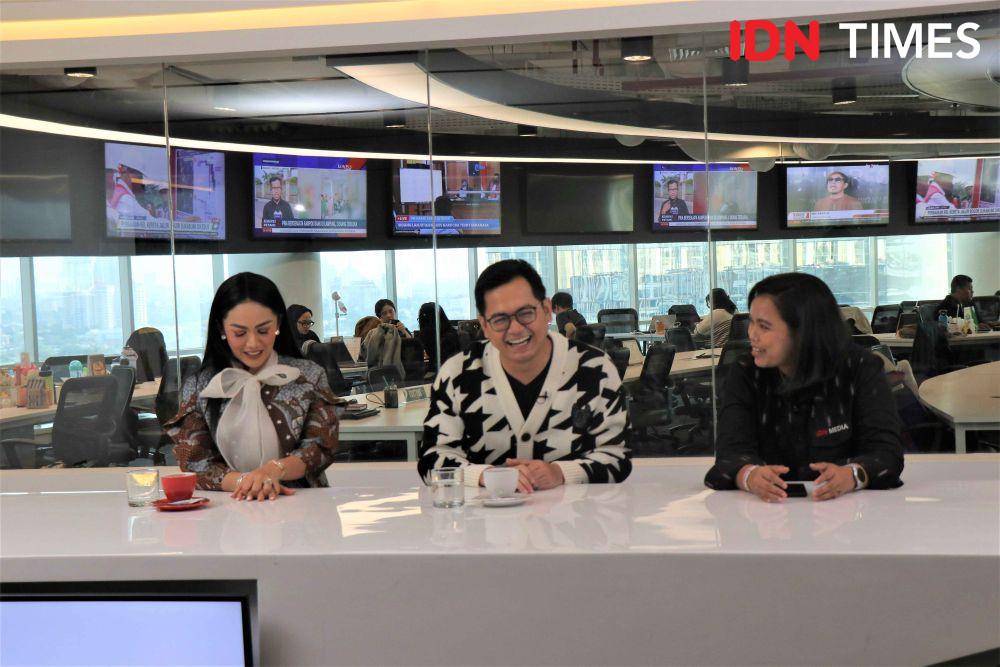 Krisdayanti dan Tommy Kurniawan dalam talkshow series #GenZMemilih bertema "Artis Parpol PDKT Gen Z". (IDN Times/Alya Achyarini)