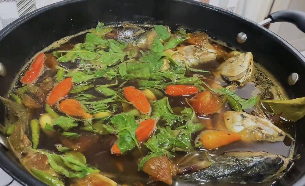 memasak pindang ikan kembung(YouTube.com/Resep Dapur Cantik)
