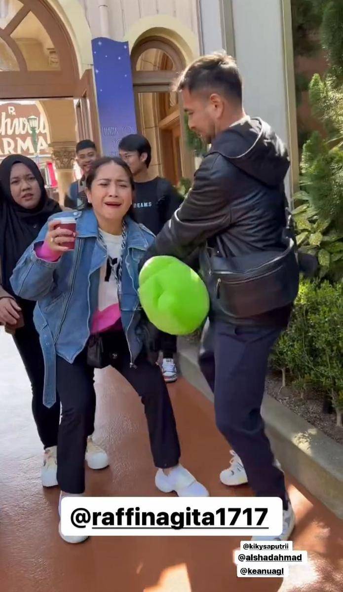 potret Nagita Slavina cs di Universal Studio Japan (instagram.com/fadiljaidi)