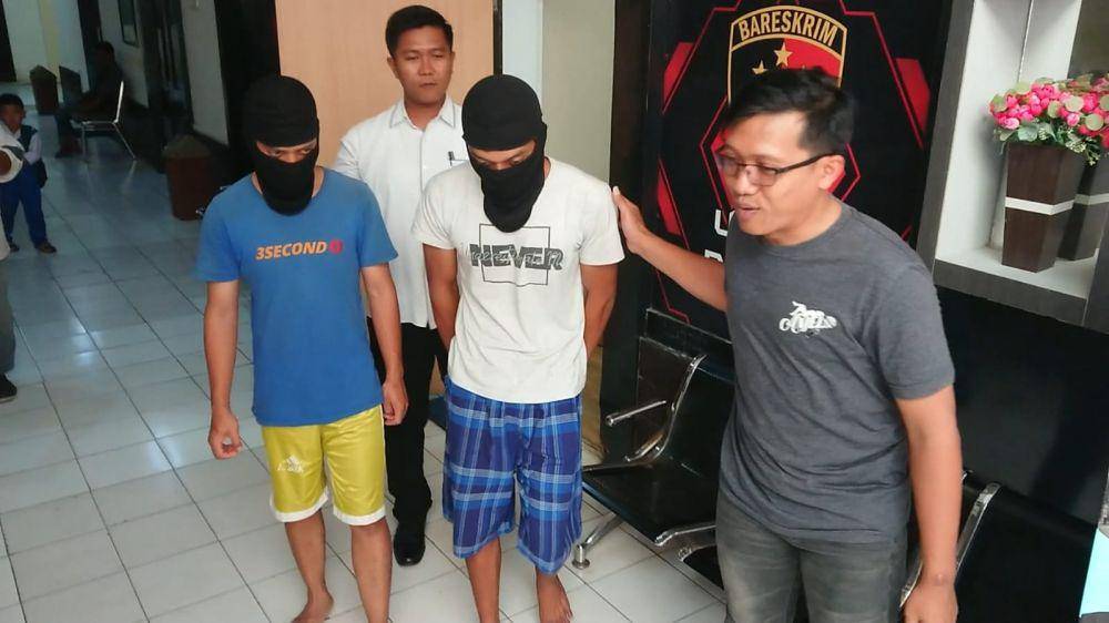 Tersangka saat diperiksa polisi. IDN Times/ Bramanta