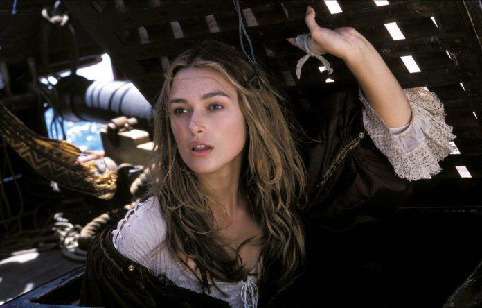 Keira Knightley dalam film Pirates of the Caribbean: The Curse of the Black Pearl. (dok. Walt Disney Pictures/Pirates of the Caribbean: The Curse of the Black Pearl)