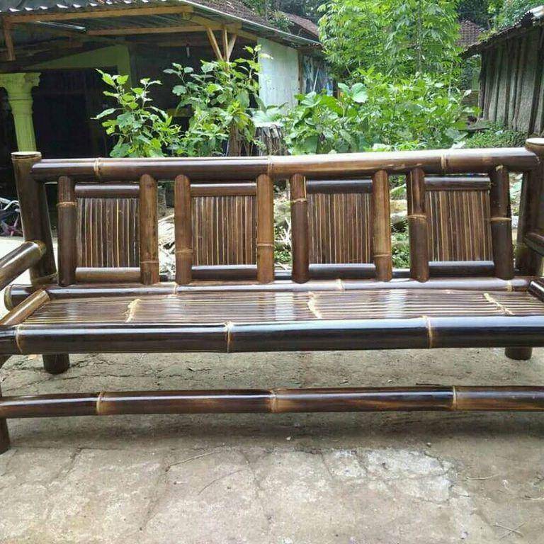 kursi bambu (sumber: bambu.kontraktorkonstruksi.co.id)