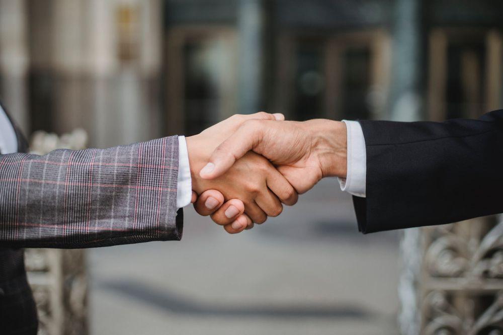 Apa Itu Loyalitas? Berikut Contoh dan Bedanya dengan Fanatisme!