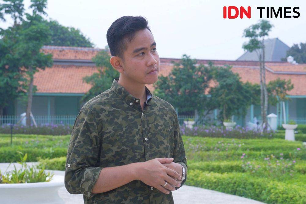 Wawancara khusus Wali Kota Solo, Gibran Rakabuming Raka di acara Real Talk with Uni Lubis di Mangkunegaran, Surakarta, Kamis (16/3/2023). (IDN Times/Reynaldy Wiranata & Gilang Pandutanaya)