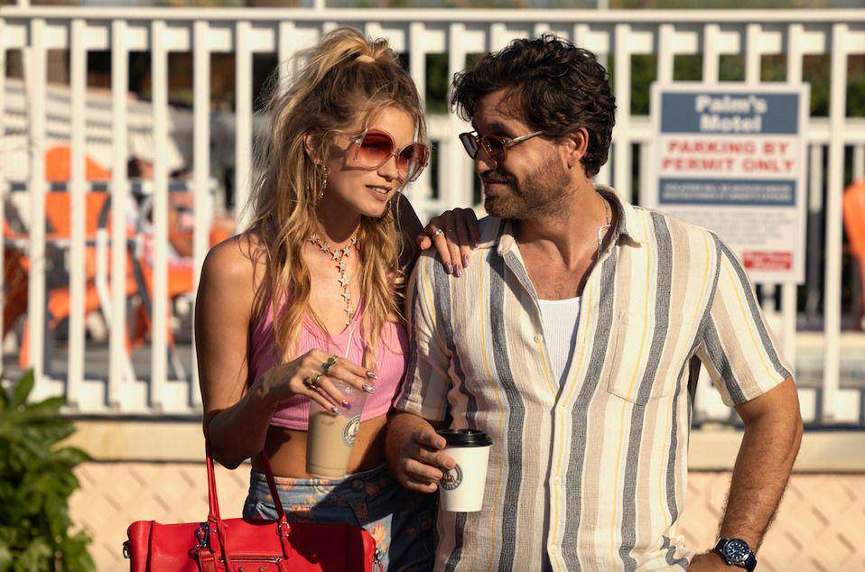Abbey Lee dan Edgar Ramírez dalam serial Florida Man (dok. Netflix/Florida Man)