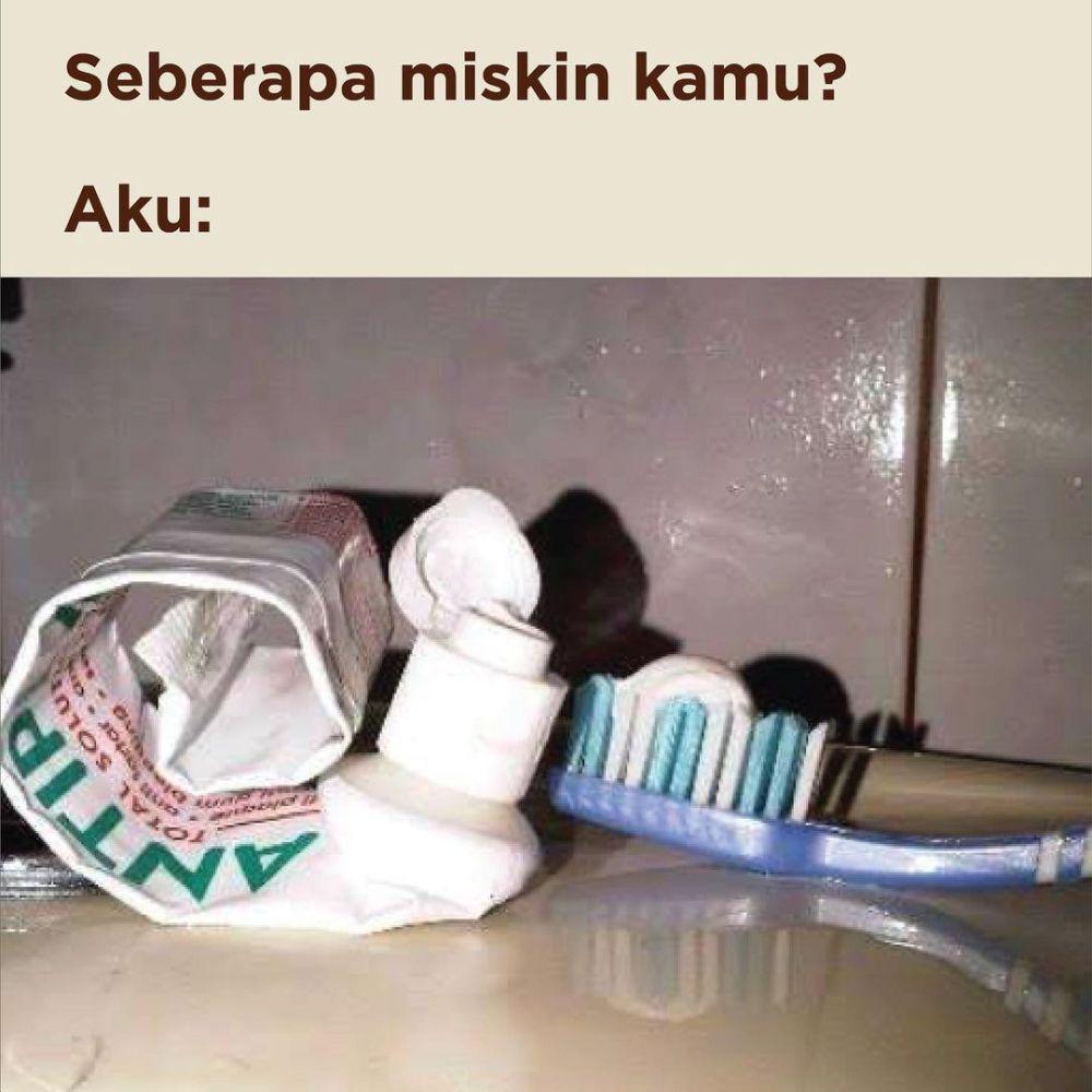 7 Benda Kamar Mandi Ini Relate dengan Orang Bokek, Bikin Ngakak!