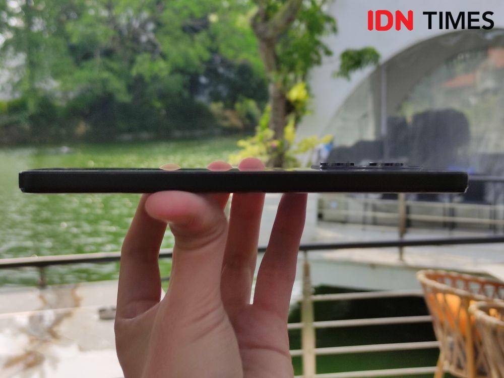 ketipisan Xiaomi Redmi Note 12 Pro 5G (IDN Times/Alfonsus Adi Putra)