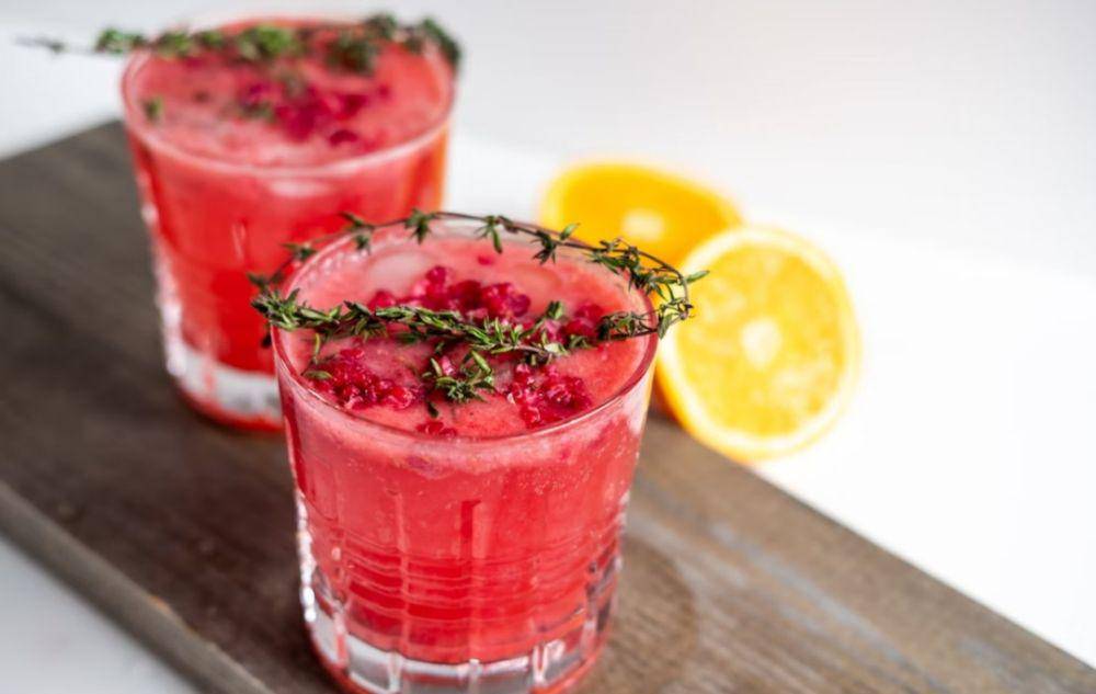 ilustrasi smoothie semangka dengan yogurt (unsplash.com/Rirri)