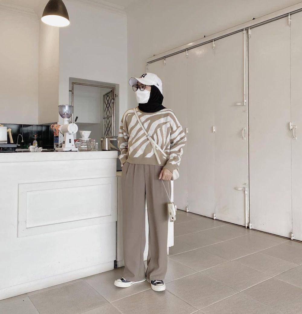 inspirasi OOTD dengan knitwear ala Rahmi Apria (instagram.com/rahmi.apr)