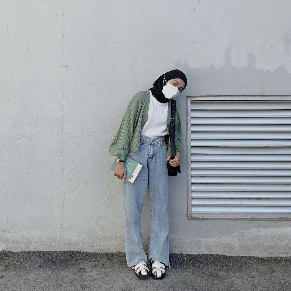 inspirasi OOTD dengan knitwear ala Rahmi Apria (instagram.com/rahmi.apr)