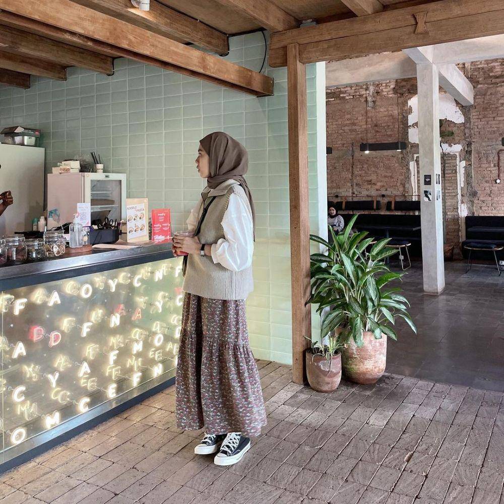 inspirasi OOTD dengan knitwear ala Rahmi Apria (instagram.com/rahmi.apr)