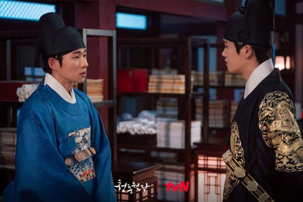 Han Sung Ok dan putra mahkota Lee Hwan (dok. tvn/Our Blooming Youth)