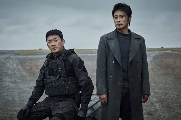 Lee Byung-hun dan Ha Jung-woo di film Ashfall (2019) (dok. CJ Entertainment/Ashfall)