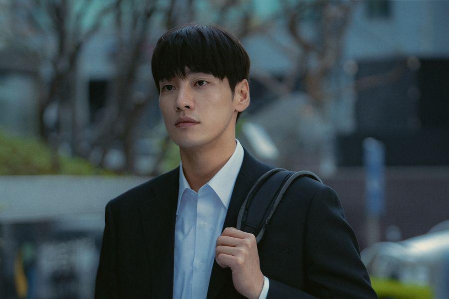 5 Karakter Kim Young Kwang Ini Beda Jauh dari Perannya di Call It Love