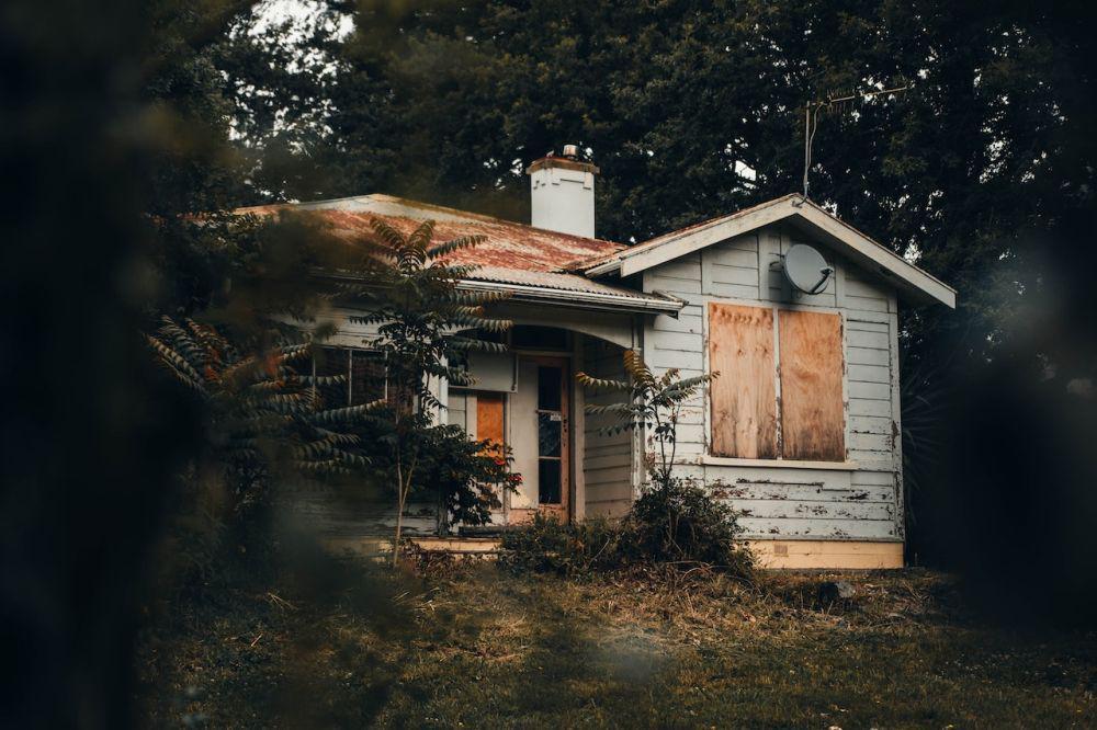 6 Aktivitas yang Bikin Hantu Betah di Rumah, Jangan Usil