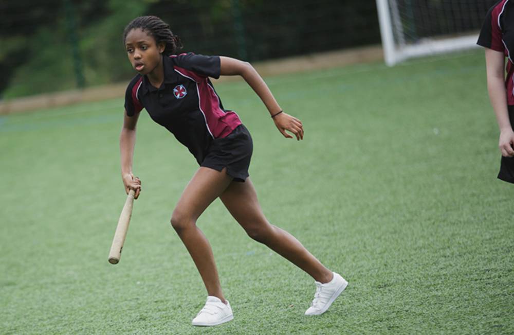 ilustrasi permainan rounders (wesport.org.uk)