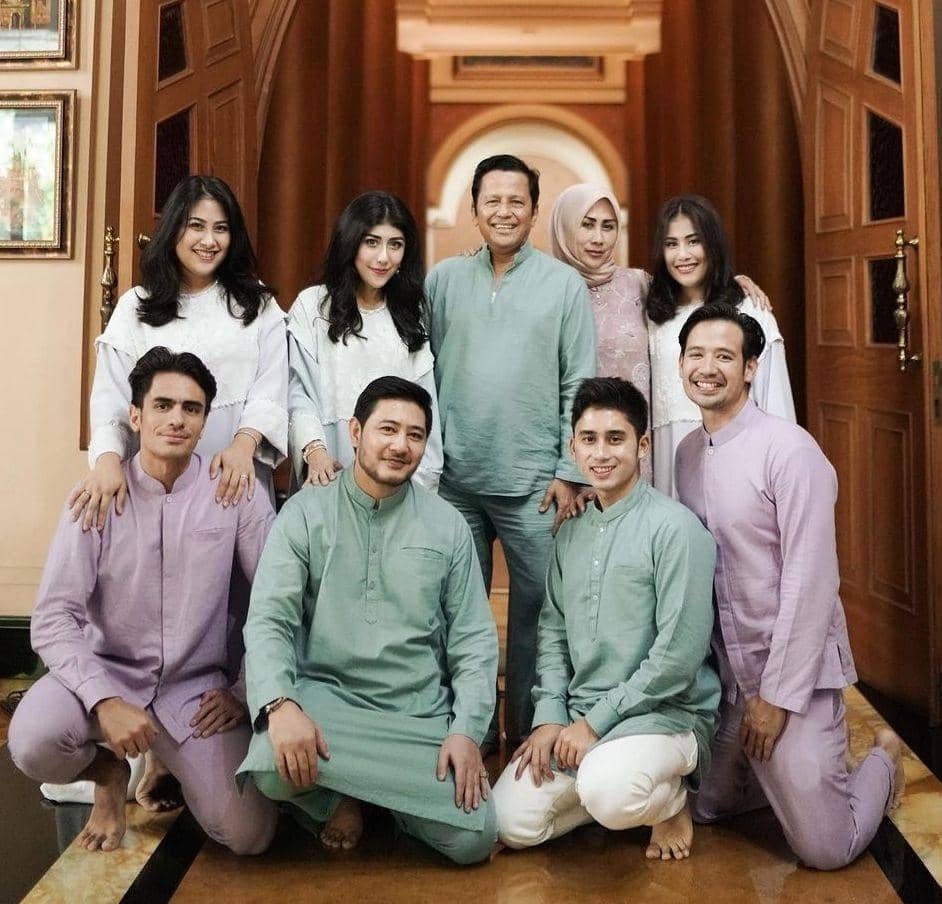 Style lebaran keluarga Alshad (instagram.com/citrasadiqah)