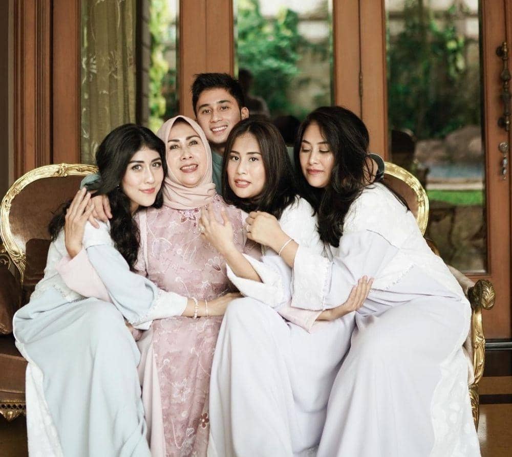 Style lebaran keluarga Alshad (instagram.com/citrasadiqah)