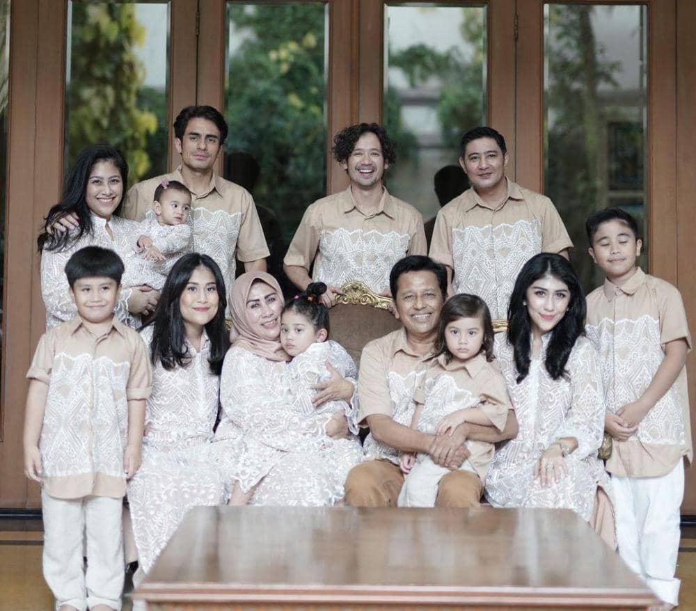 Style lebaran keluarga Alshad (instagram.com/citrasadiqah)