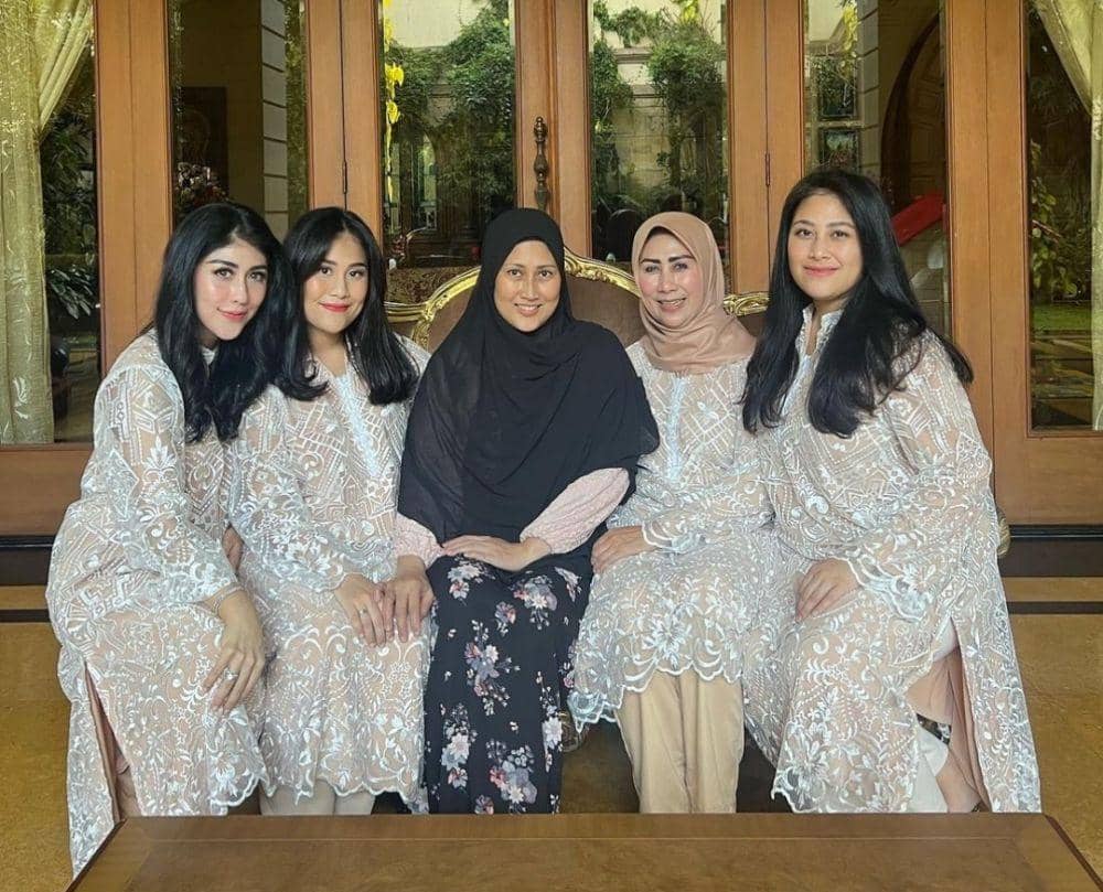 Style lebaran keluarga Alshad (instagram.com/citrasadiqah)