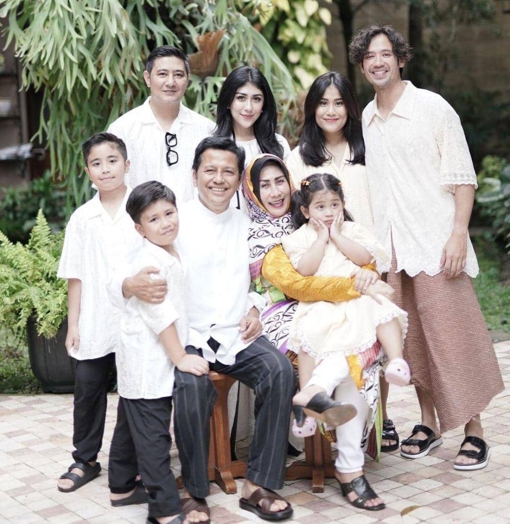 Style lebaran keluarga Alshad (instagram.com/citrasadiqah)