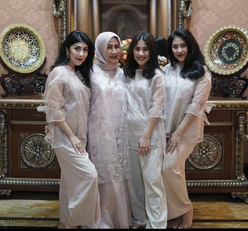 Style lebaran keluarga Alshad (instagram.com/citrasadiqah)