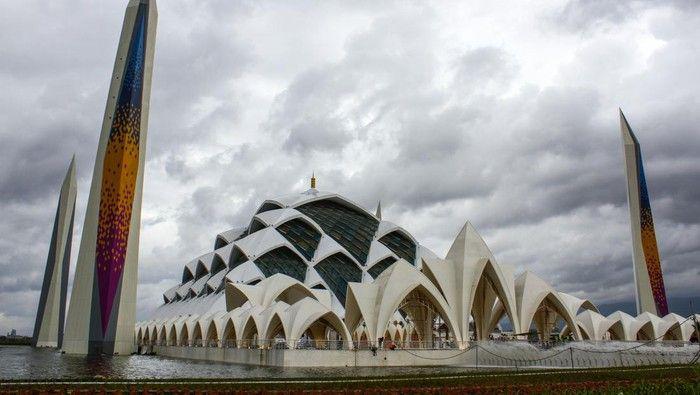 7 Masjid di Bandung yang Cocok untuk Wisata Religi, Menarik dan Unik!