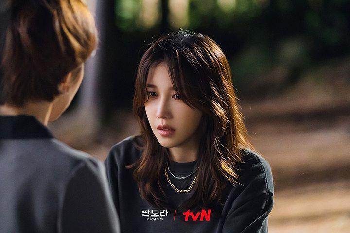 9 Harga Fashion Item Lee Ji Ah di Pandora: Beneath the Paradise
