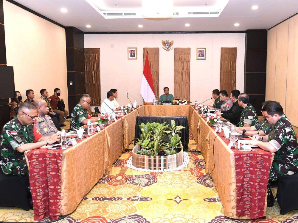 Presiden Jokowi menggelar rapat terbatas di Papua, Senin (20/3/2023) (dok. Sekretariat Presiden)