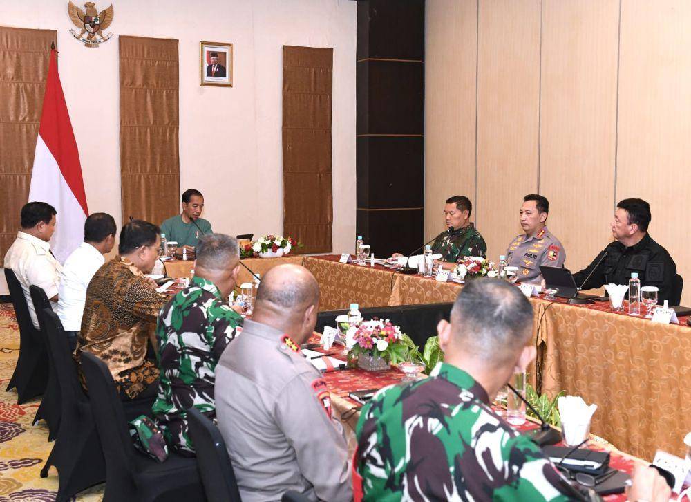 Presiden Jokowi menggelar rapat terbatas di Papua, Senin (20/3/2023) (dok. Sekretariat Presiden)