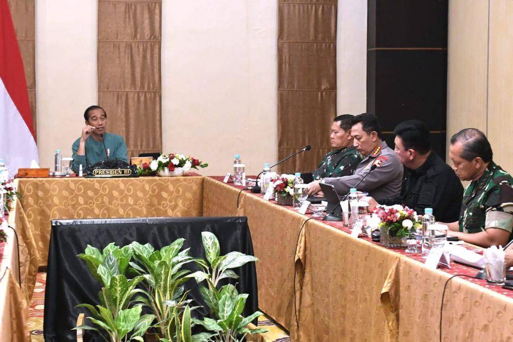 Presiden Jokowi menggelar rapat terbatas di Papua, Senin (20/3/2023) (dok. Sekretariat Presiden)