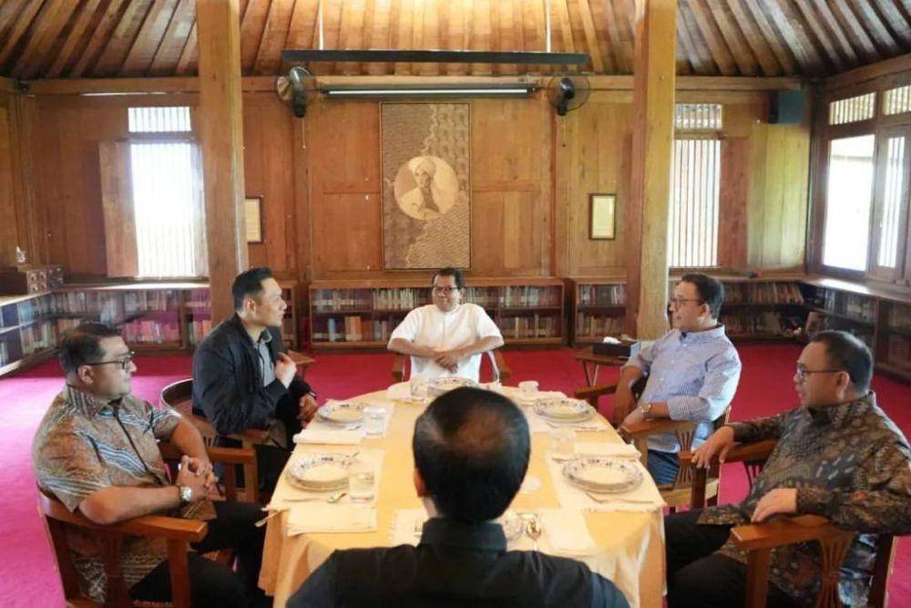 Pertemuan Anies Baswedan dengan Ketum Partai Demokrat Agus Harimurti Yudhoyono di rumah Anies, Selasa (21/3/2023). (dok. Partai Demokrat)