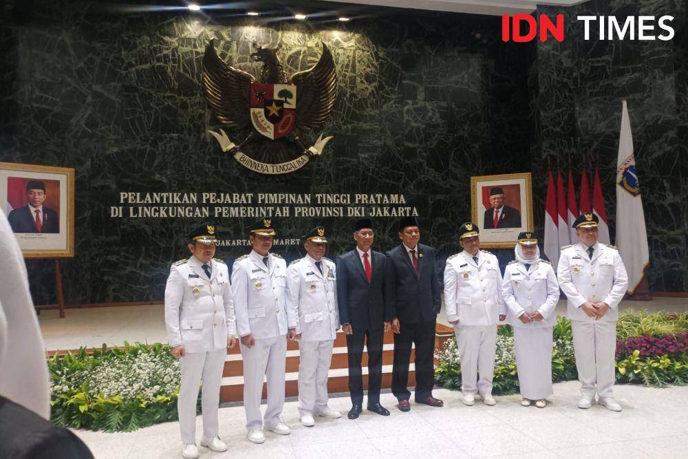 Penjabat (PJ) Gubernur DKI Jakarta Heru Budi Hartono melantik sejumlah pejabat di lingkungan Pemprov DKI Jakarta, Selasa (21/2/2023). (IDN Times/Dini Suciatiningrum)