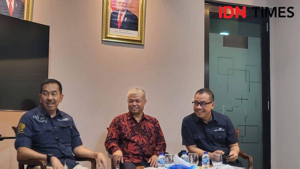 Dirut AP II, Muhammad Awaluddin (kiri), Direktur Operasi AirNav Indonesia, Mokhammad Khatim (tengah), dan Dirut AP I, Faik Fahmi (kanan) dalam diskusi di Kemenhub. (IDN Times/Ridwan Aji PItoko)