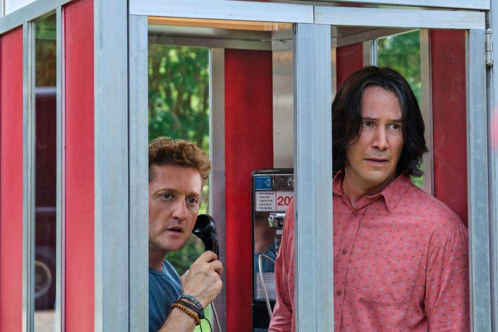 Keanu Reeves (kanan) dalam film Bill and Ted Face the Music (dok. Orion Pictures/Bill and Ted Face the Music)