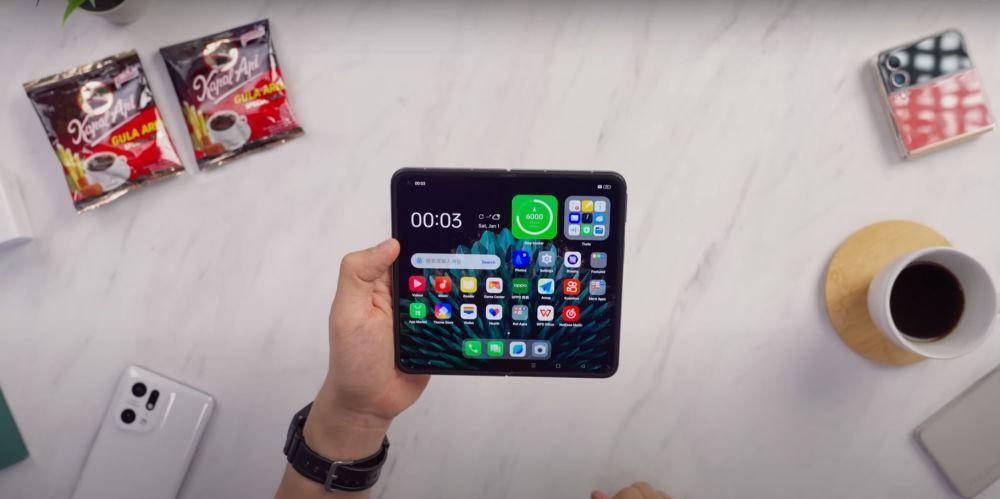 potret Oppo Find N2 (dok. youtube.com/GadgetIn)