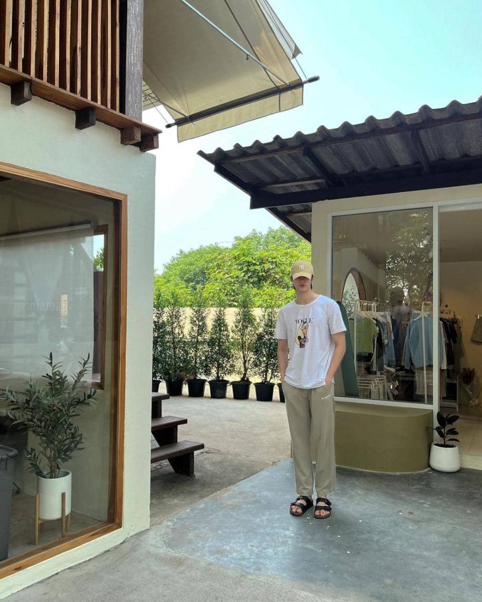 Gaya busana Meen Nichakoon (instagram.com/meennicha8)