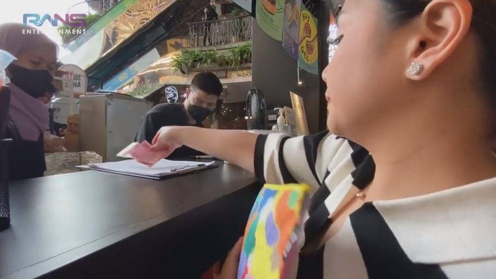 Nagita borong jajanan (YouTube.com/Rans Entertainment)