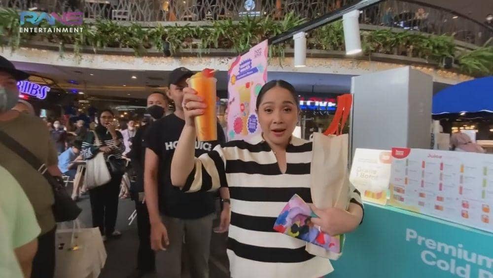 Nagita borong jajanan (YouTube.com/Rans Entertainment)