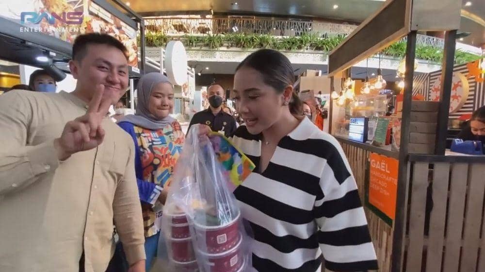 Nagita borong jajanan (YouTube.com/Rans Entertainment)